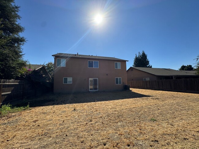 Building Photo - Beautiful home for rent in Visalia