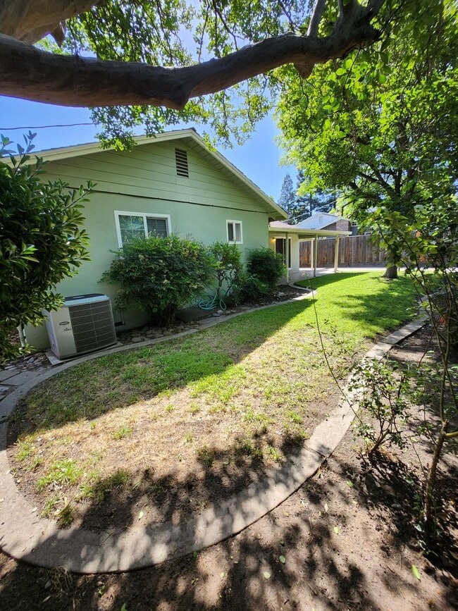 Building Photo - 2205 Monticello Ave