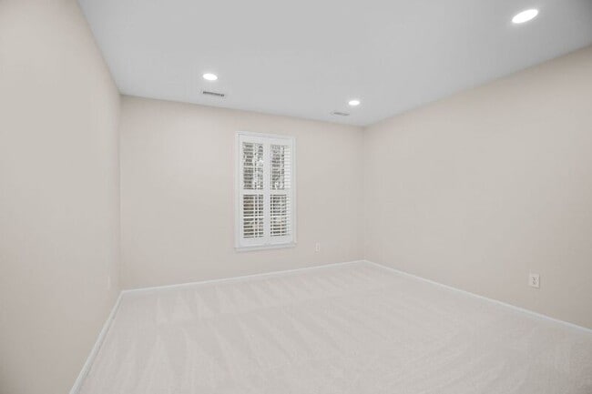 Building Photo - 6000 Blackstone Blvd