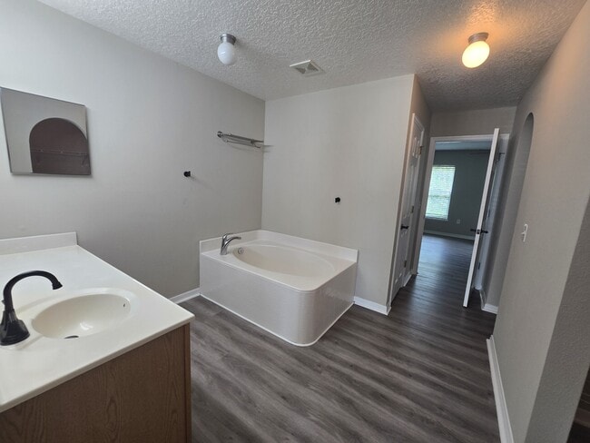 Building Photo - 405 Brooklet Cir