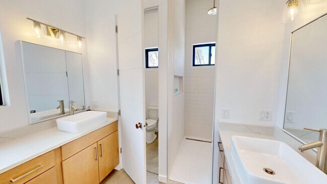 Building Photo - Beautiful Custom Home Available Now