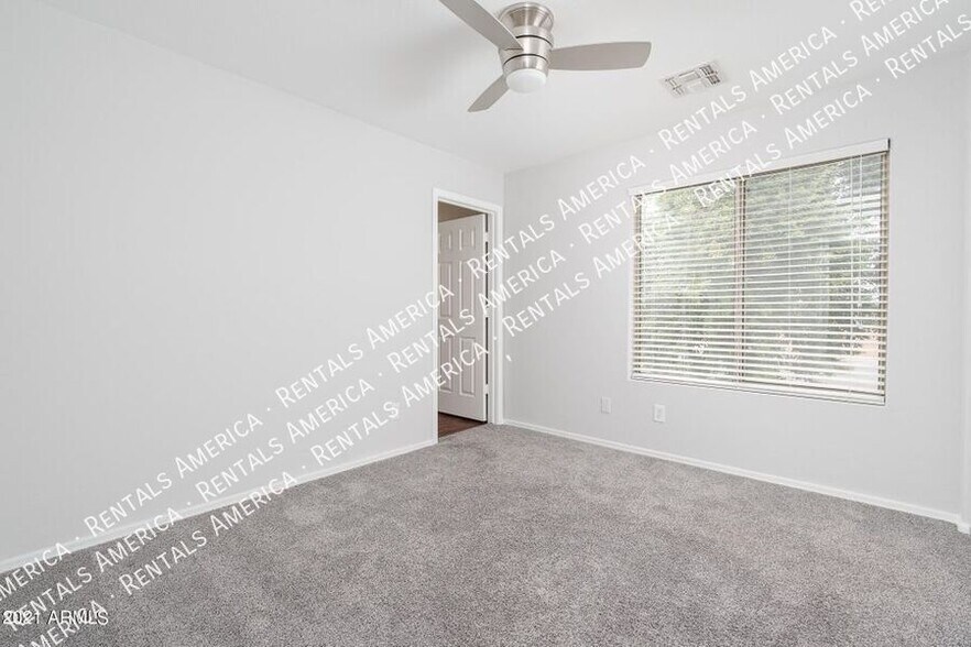 Building Photo - 6013 S Danielson Way
