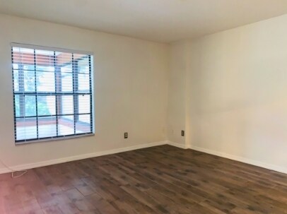 Building Photo - 1010 Stonybrook Cir