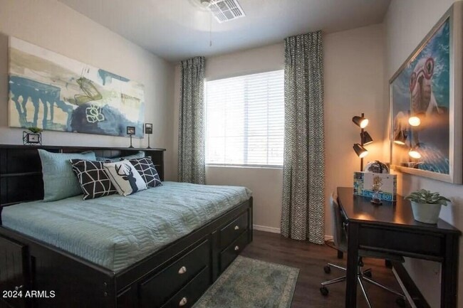 Building Photo - 4435 N Longview Ave