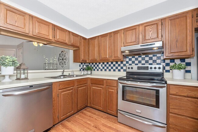 Building Photo - Condo Close to Downtown Frederick