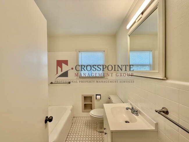 Building Photo - Charming 3 Bedroom, 2 Bathroom Home!