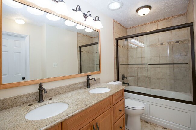 Building Photo - 330 Conifer Dr