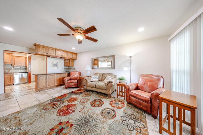 Building Photo - 10827 W Santa Fe Dr