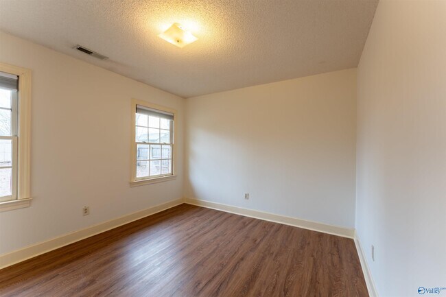Building Photo - 106 Cranberry Way