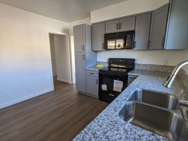 Building Photo - 3554 Brenton Ave