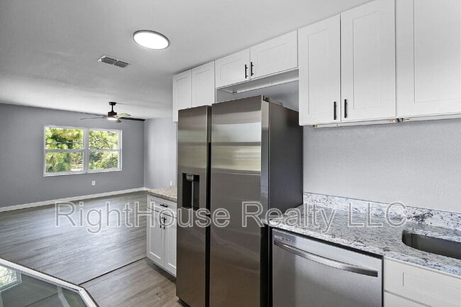 Building Photo - 315 Bayview St