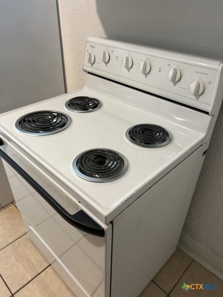 Building Photo - 905 Evergreen Dr