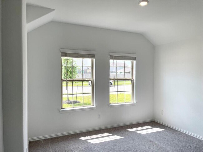 Building Photo - 2243 Rustboro Dr