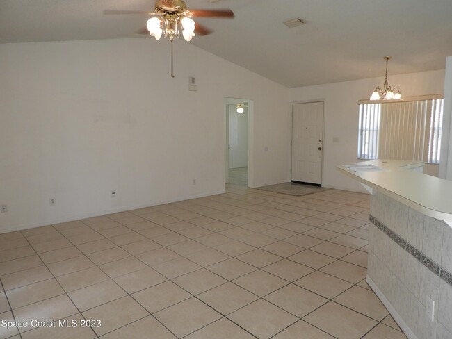 Building Photo - 1420 Denali St SE