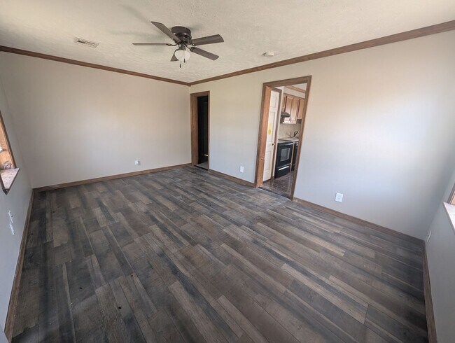 Building Photo - 2 Bedroom House Pryor