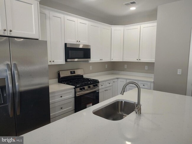 Building Photo - 112 W Main St