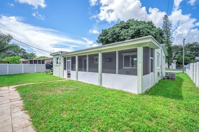 Building Photo - 7548 Farragut St