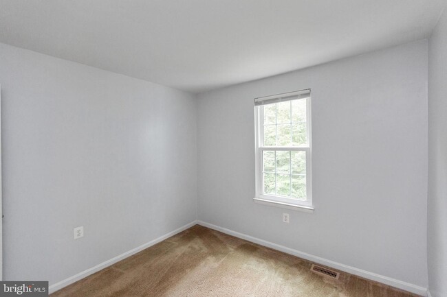 Building Photo - 14084 Fallbrook Ln