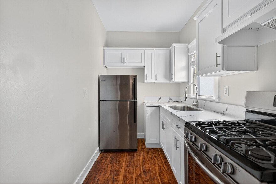 Building Photo - 915 Cherry Ave