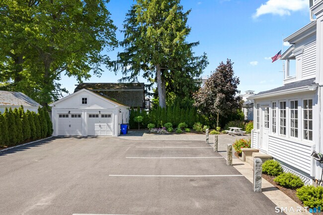 Building Photo - 6 Church St