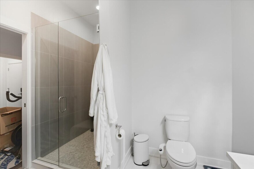 Building Photo - 2317 N Clark St