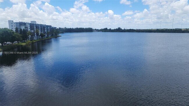 Building Photo - 1301 NE Miami Gardens Dr