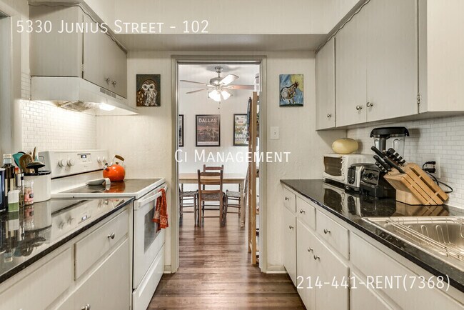 Building Photo - 5330 Junius St