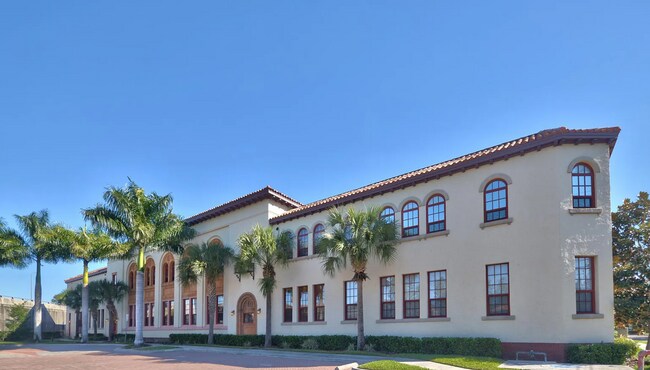 Building Photo - 1501 W Horatio St