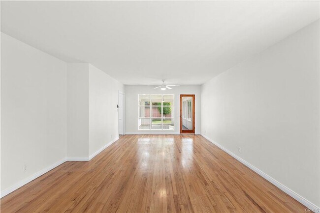 Building Photo - Charming Lakewood Home