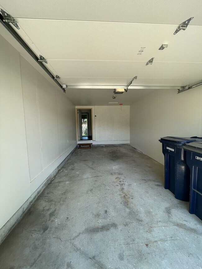 Building Photo - FULLY UPDATED 2-bedroom, 1-bath home (with bonus room) in Janesville