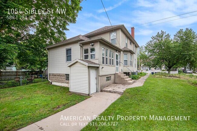 Building Photo - 1054 Sibley St NW