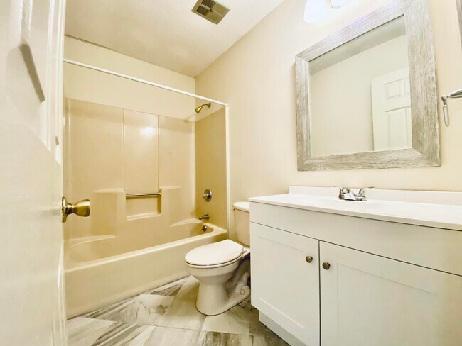 Building Photo - 292 Murray Dr
