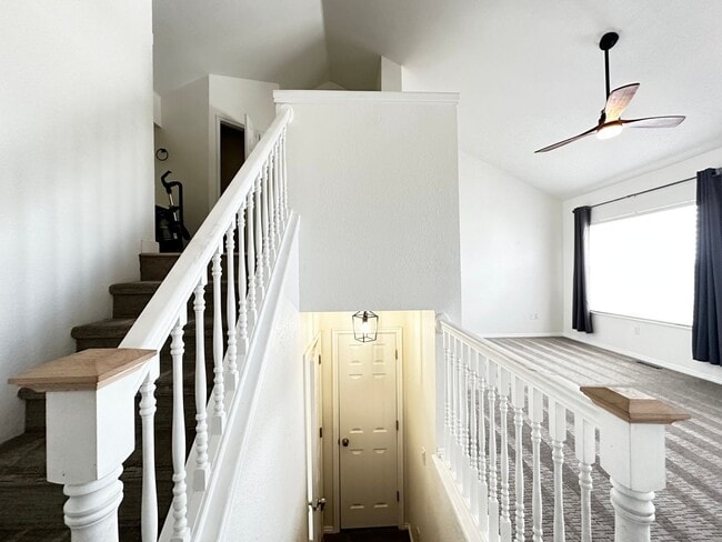 Building Photo - Amazing Townhome with Spectacular Views for Rent in Draper!