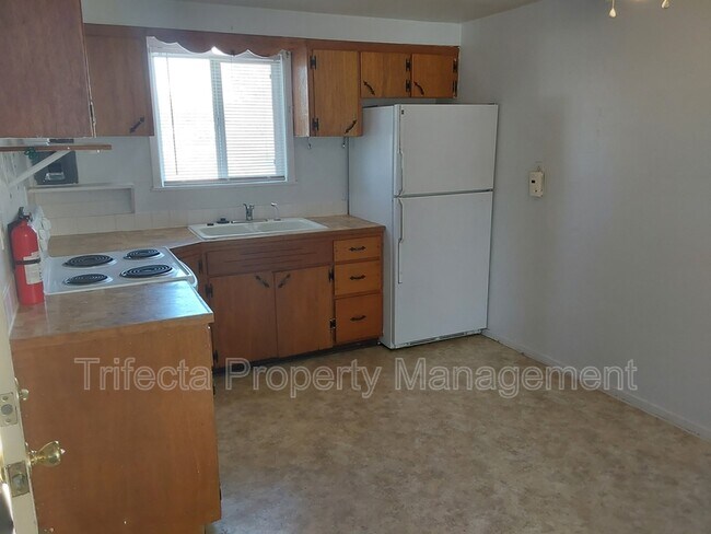 Building Photo - 417 N Hollywood St