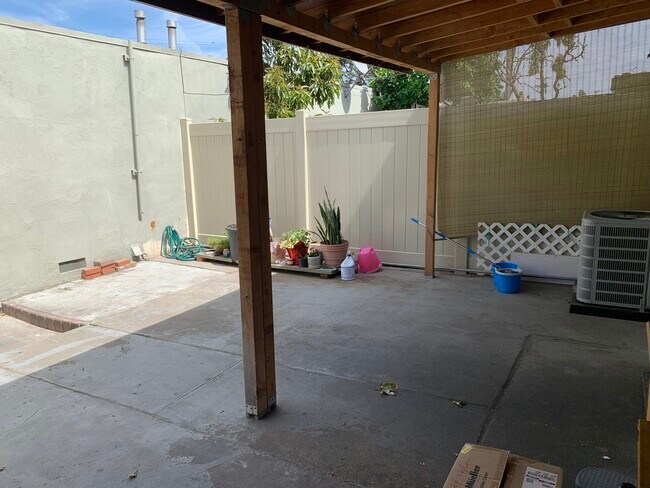 Patio - 13864 Dawson St