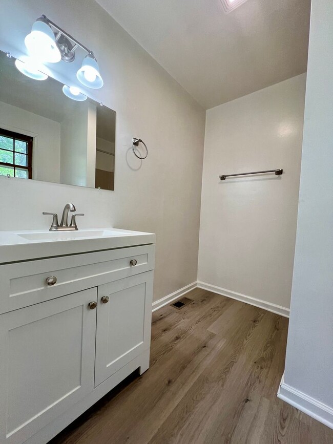 Building Photo - 3bdr 2bth home in the heart of Poquoson