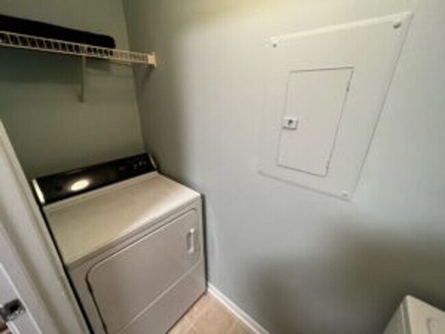 Building Photo - The Meridian