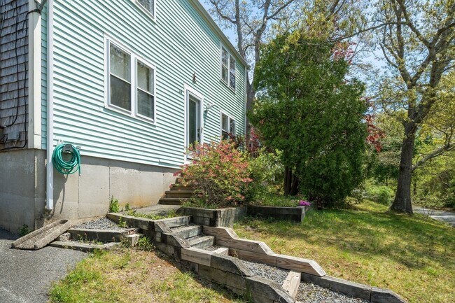 Building Photo - 64 Winthrop Rd