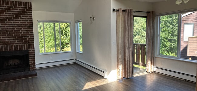 Building Photo - 2231