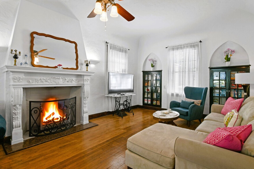 Building Photo - 414 Lake Shore Dr