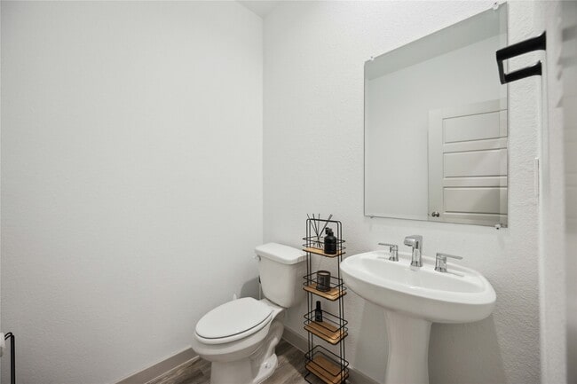 Building Photo - 303 William Ln