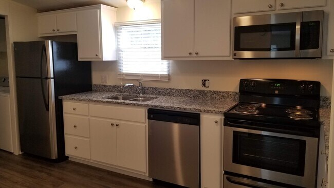 Building Photo - 135 Jo-Katherine Ln