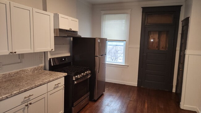 Building Photo - Elegant 2-Bedroom Duplex in Lively St. Louis Neighborhood.