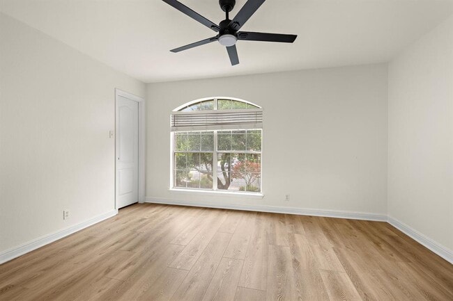Building Photo - 1221 Boerne Dr