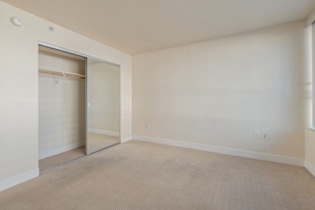 Building Photo - Condo at Belvedere Towers!