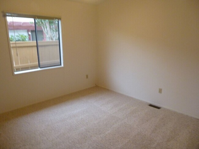 Building Photo - Single Level Home in Gated Community