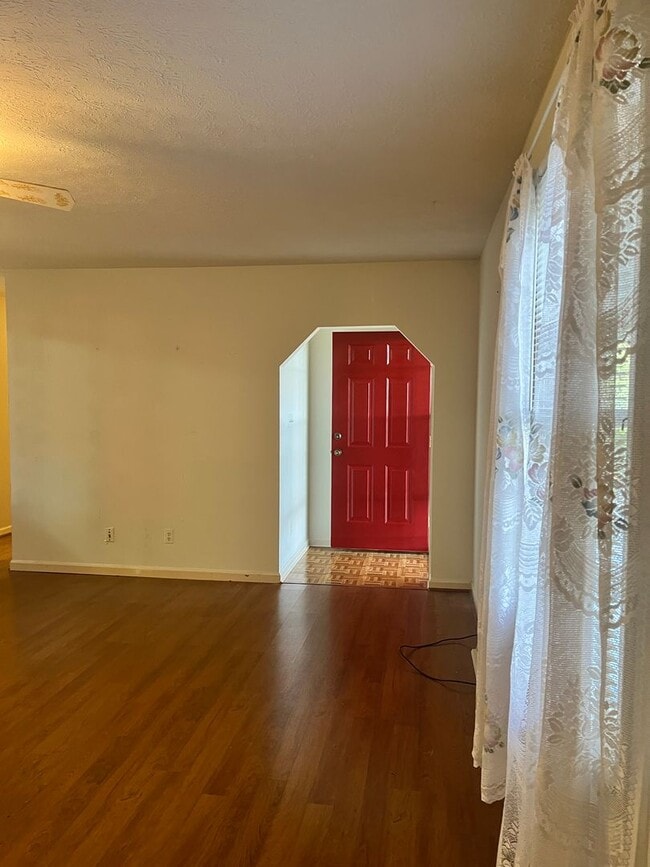 Building Photo - Beautifully secluded home right in the Vil...