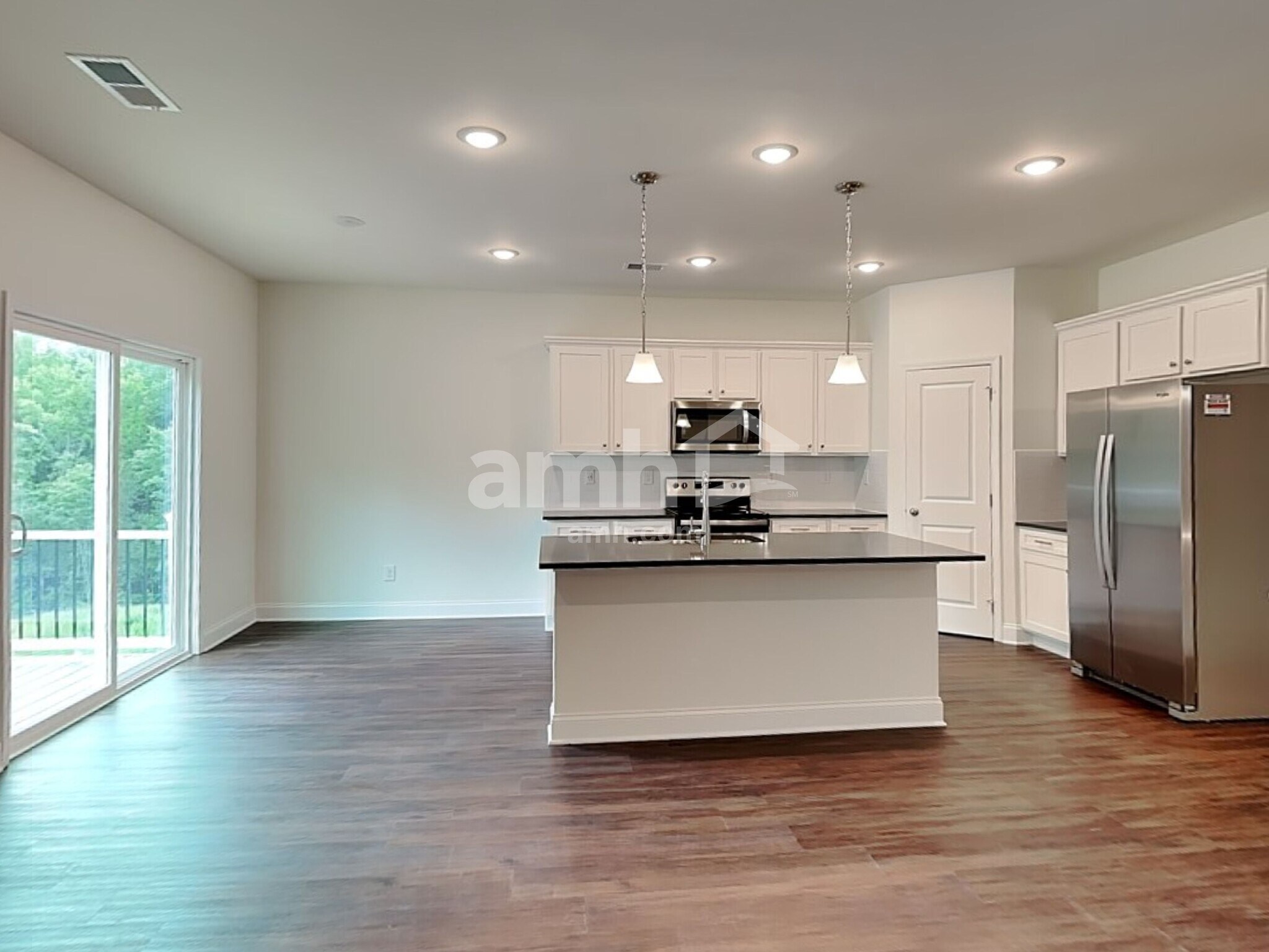 Building Photo - 303 Pecan Dr