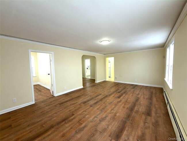 Building Photo - 517 Laurelton Blvd