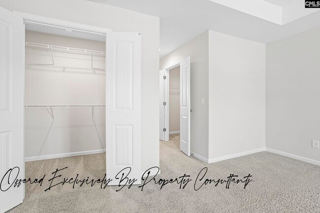 Building Photo - 13 Spinney Ct